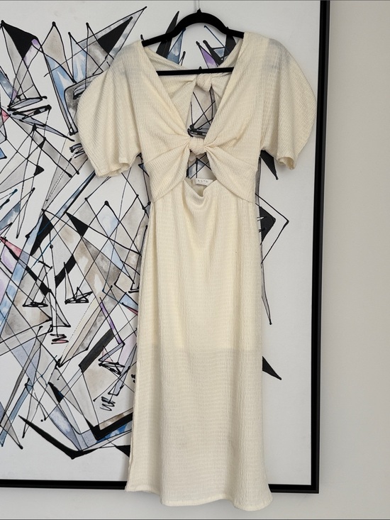 Astr Dresses & Skirts - Astr Ivory Knot-Front Midi Dress with Puff Sleeves